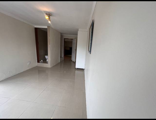 3 BEDROOM FLAT TO LET IN CARRINGTON HEIGHTS